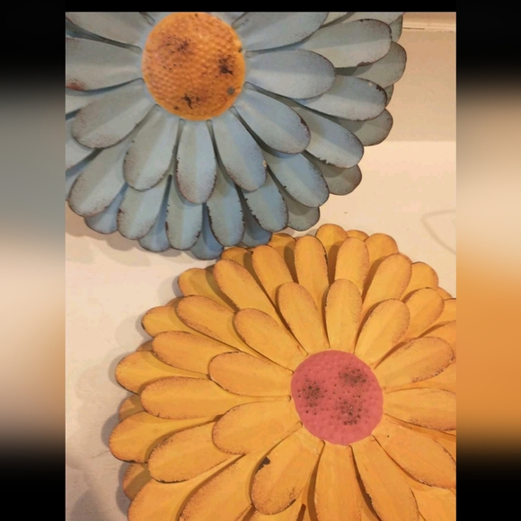 2- Approx 14" Round Metal Flowers New Condition - Picture 2 of 5